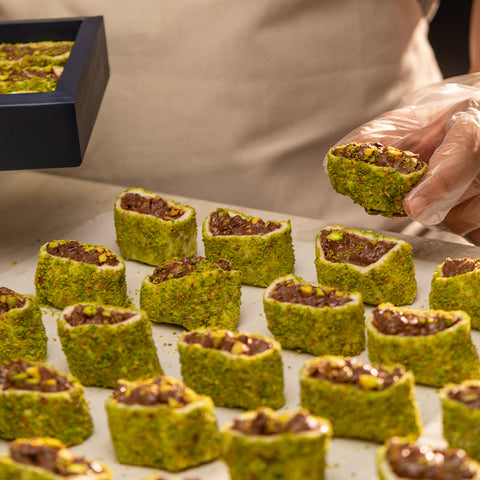 Chocolate-covered Antep pistachio wrapped Turkish delight 1250g